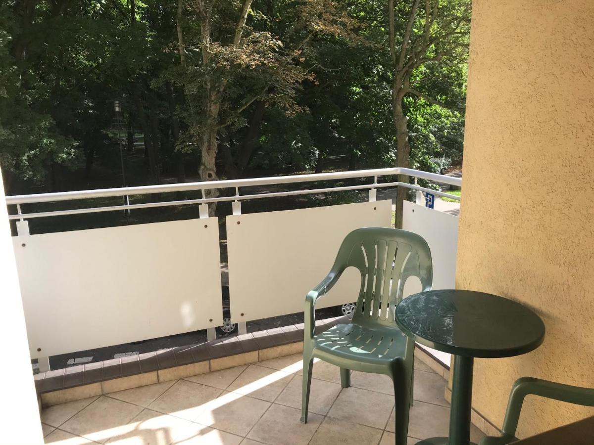 Apartament Bursztyn Apartment Kolobrzeg Bagian luar foto